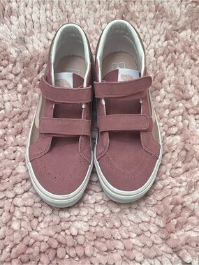 BN Vans Kids Velcro Sneakers in Dusty Rose and White